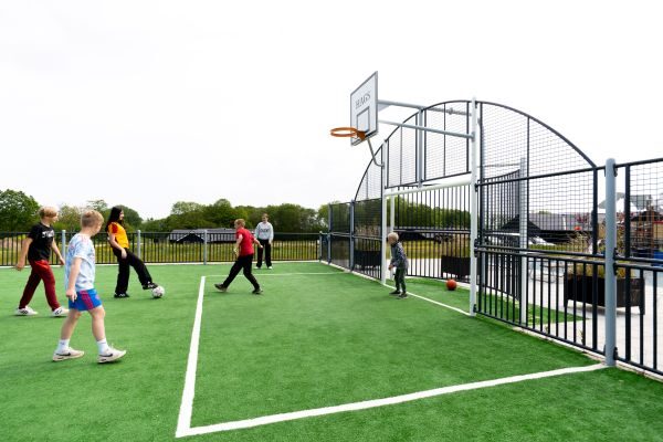 Arène multisports installée en accès libre