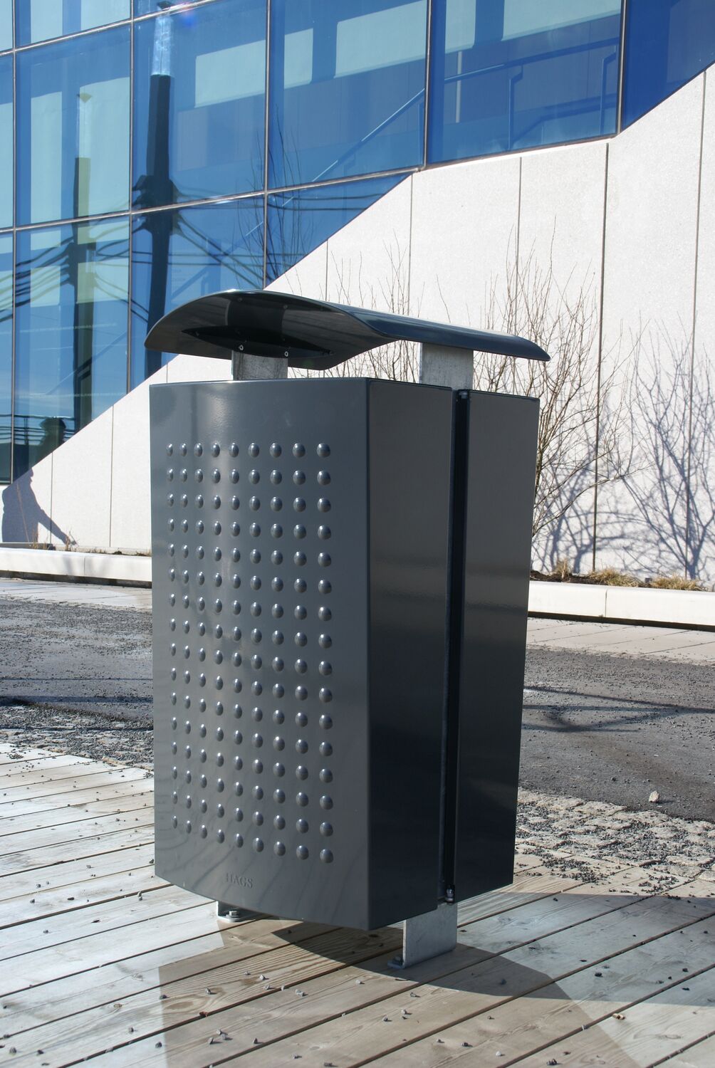 Abri vélos et mobilier urbain contemporain